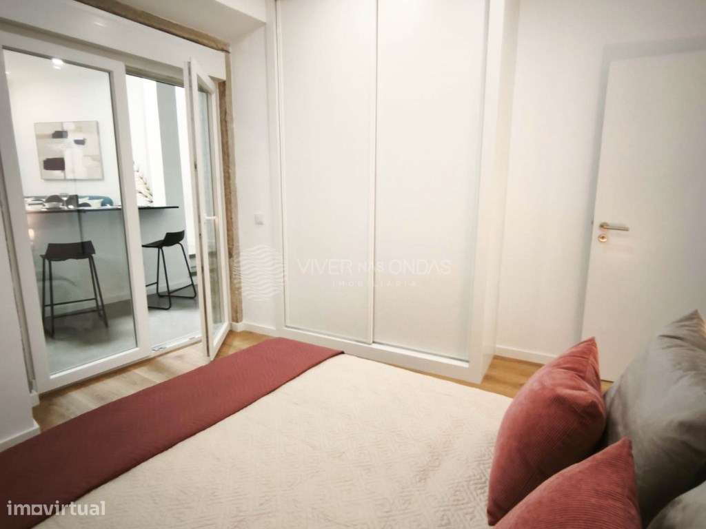 Apartamento T3 totalmente remodelado, com arrecadação, em Benfica.-12