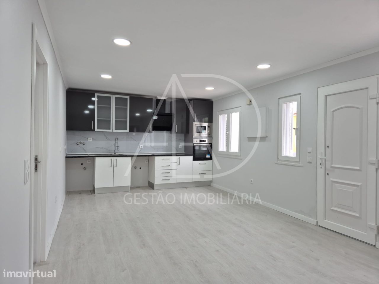 Moradia térrea T1 transformada em T3, completamente renovada - Grande imagem: 1/22