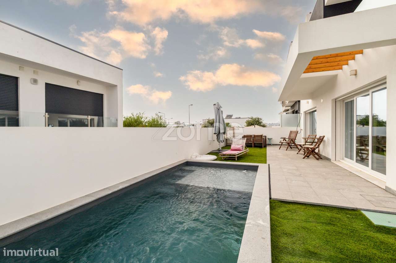 Moradia T3 com piscina na Sobreda-43