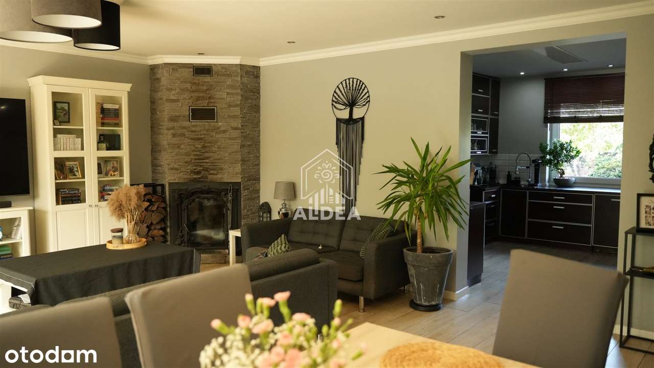 Zadbany Dom w Genialnej Lokalizacji-18