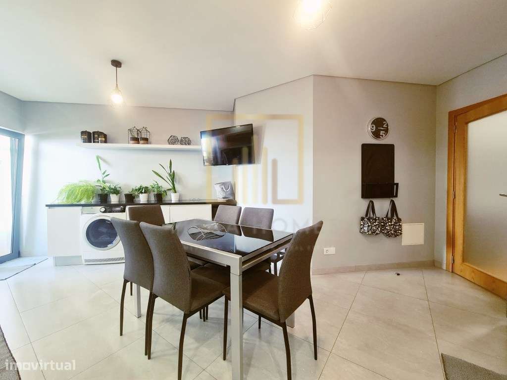 Apartamento T3 com Terraço e 3 WC, em Lagoa.-22