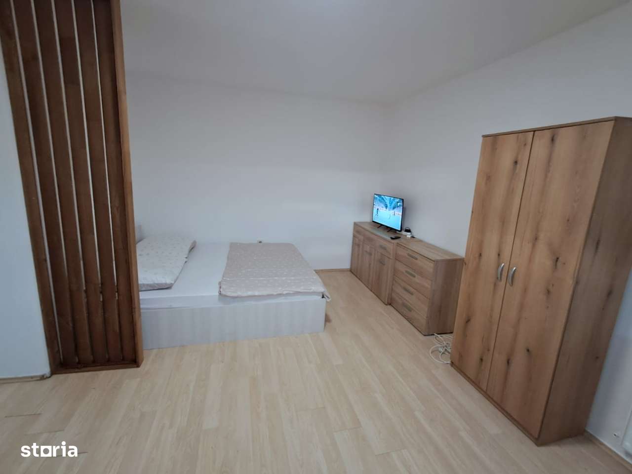 Apartament 1 camera la mansarda cu parcare situat la etajul 3/4-1