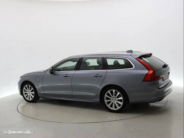 Volvo V90 2.0 T8 Momentum AWD Geartronic - 4