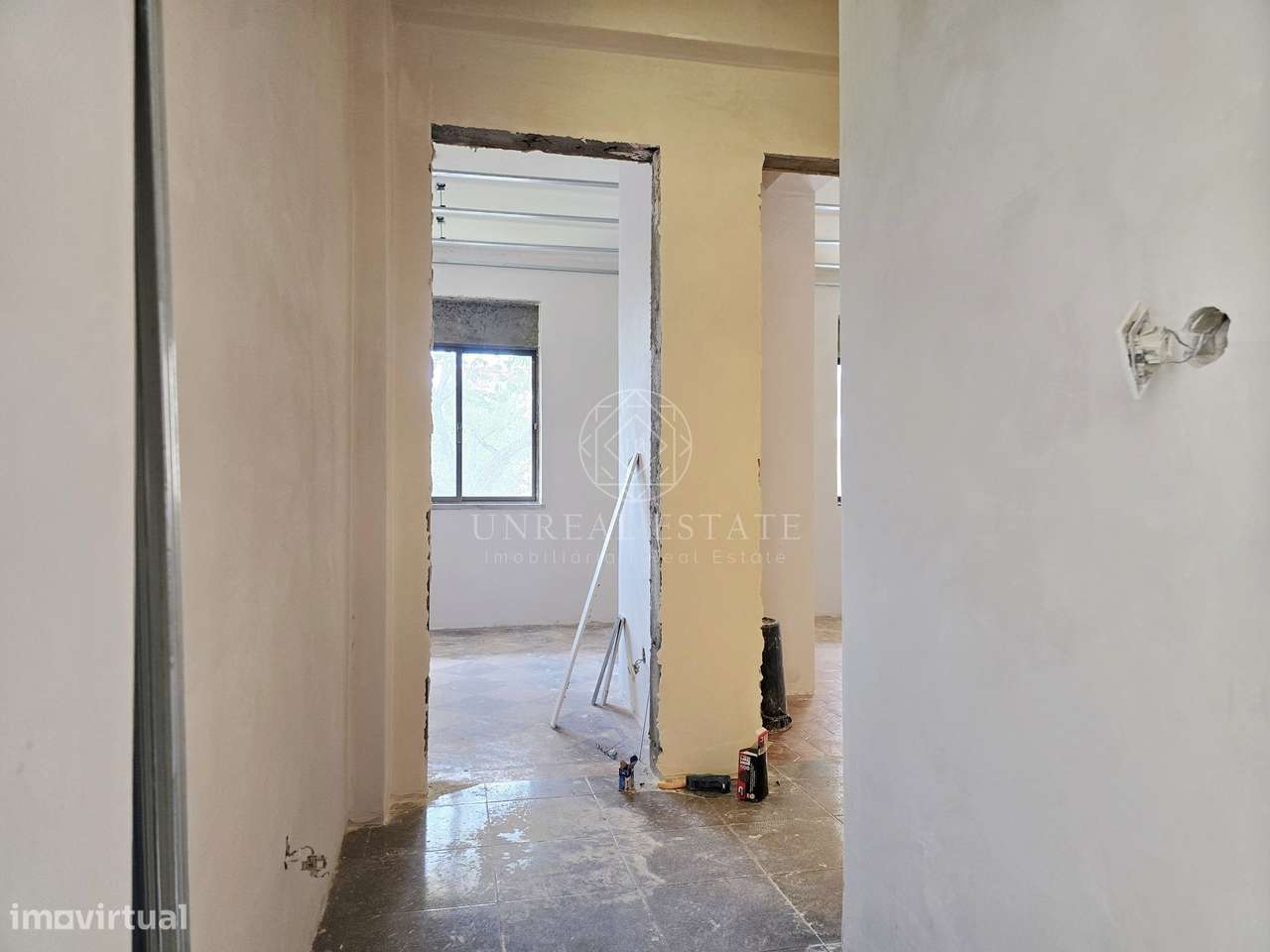 Apartamento T3 em Remodelação com Terraço de 80 m² e Parqueamento | Se-39