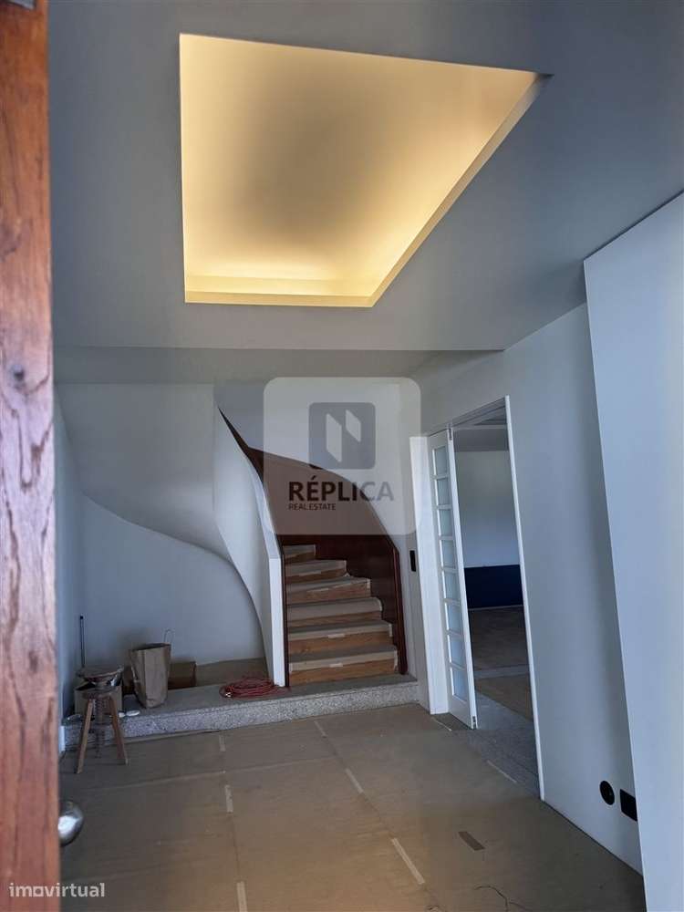 Moradia independente T4+1, Miramar - 2min da praia - Grande imagem: 4/25