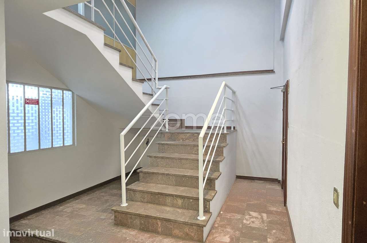 Armazém Industrial para Arrendamento em São João da Madeira - Grande imagem: 5/53