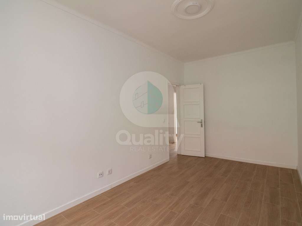 T1+1 Remodelado com Varanda e aproveitamento Sótão - Baixa da Banheira-5