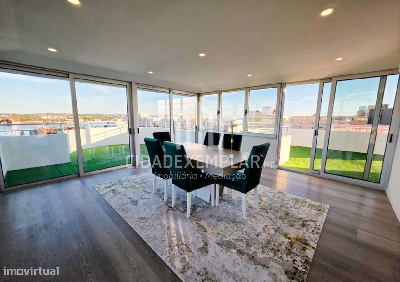 Luxuoso Penthouse T2 Totalmente Remodelado – Portimão, Algarve-10