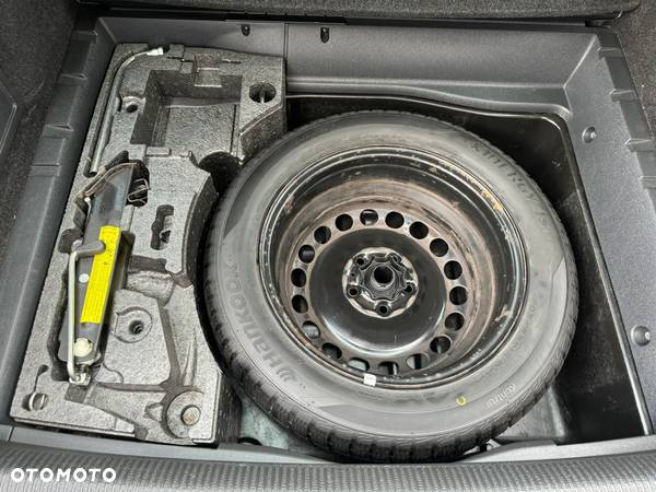 Volkswagen Passat 1.6 FSI Trendline - 33