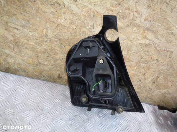 LAMPA PRAWA TYŁ TYLNA FIAT STILO HB 3D 01- - 5