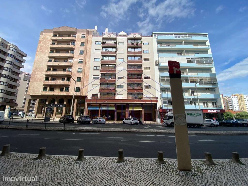 T3 Totalmente Remodelado na Estrada da Luz Lisboa-53