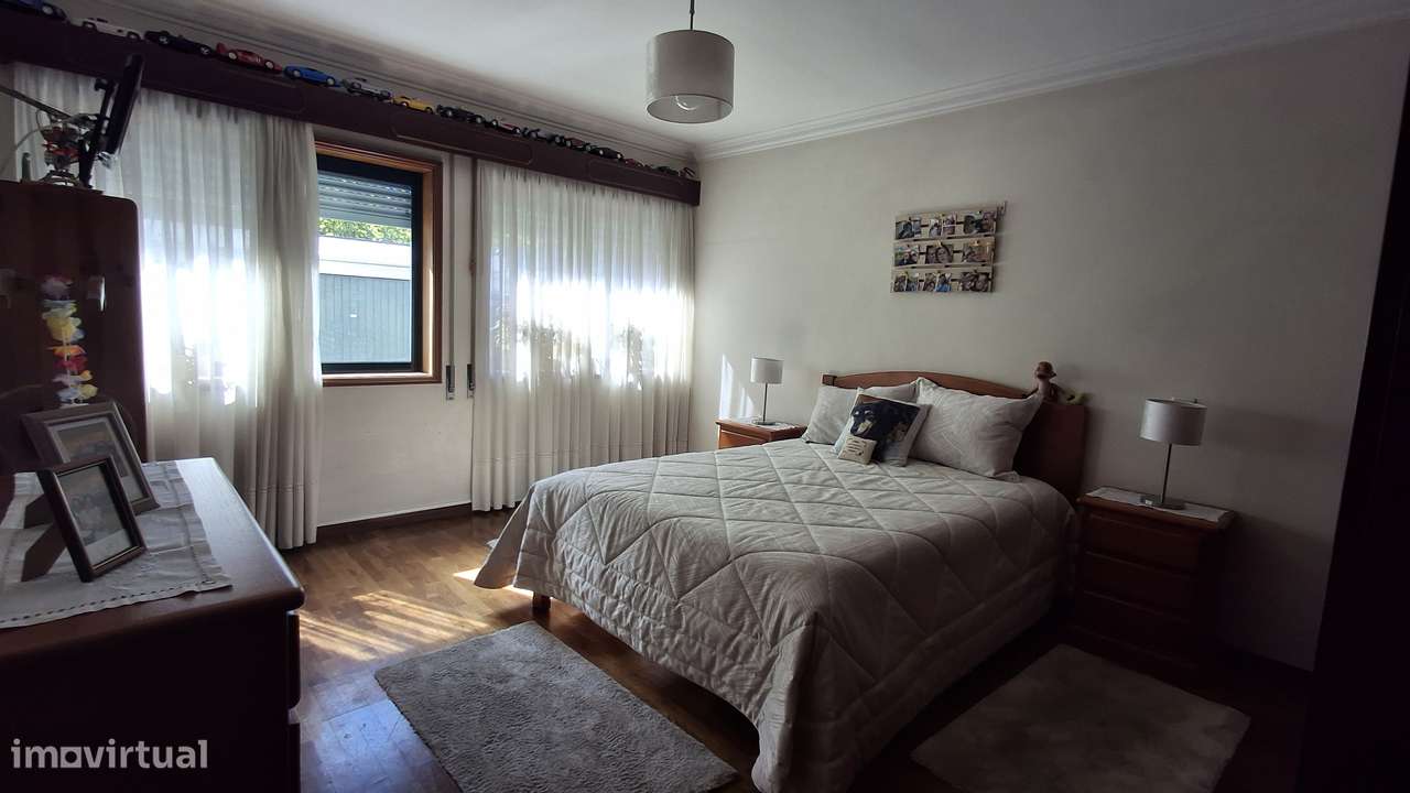 Apartamento T3 com garagem e terraço em Maia-8