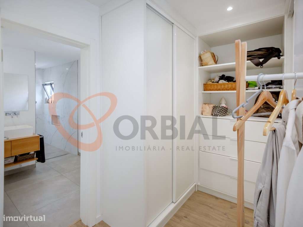 Moradia para venda em Albufeira com 6 quartos e piscina-35