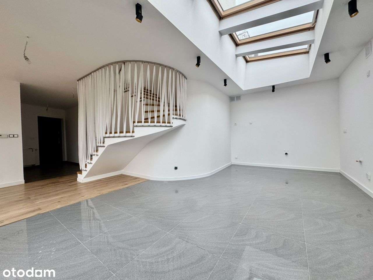 Nowoczesny dom, który zachwyca światłem | 240 m² |-6