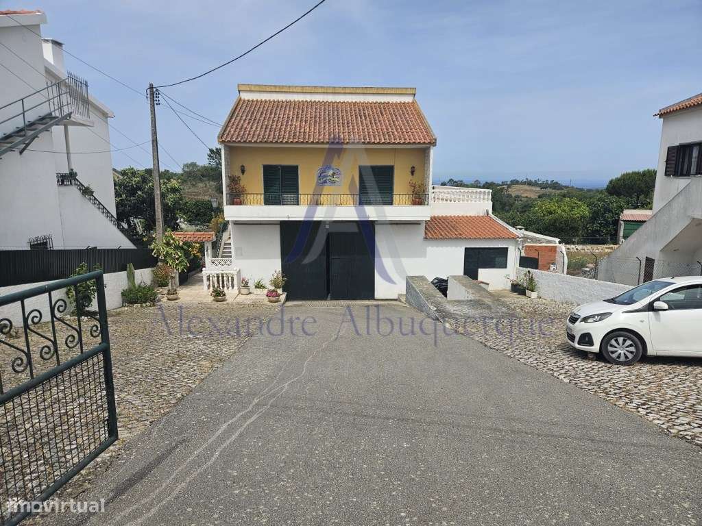 Moradia com anexo e espaço comercial. - Grande imagem: 2/43