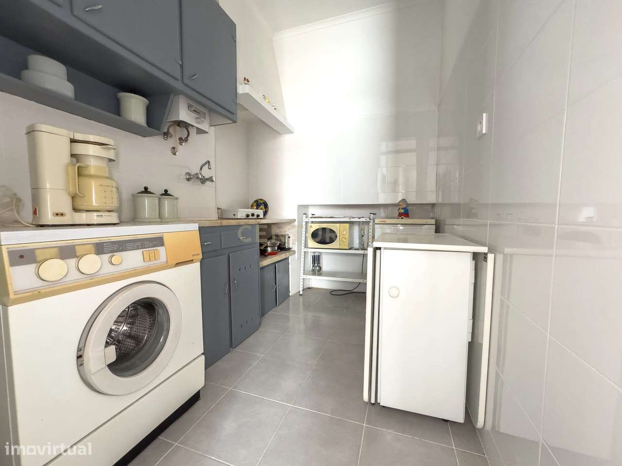 Apartamento 2 assoalhadas situado junto á Praia em Sesimbra - Grande imagem: 2/25