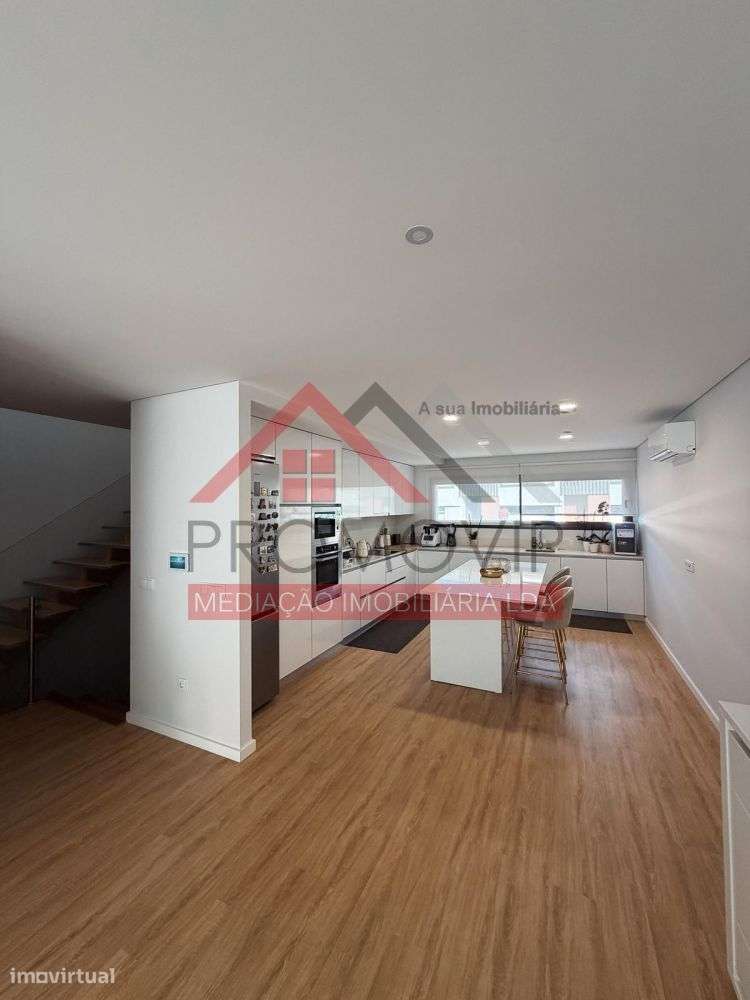 Moradia em Banda T3 Seminova Santo Tirso-14