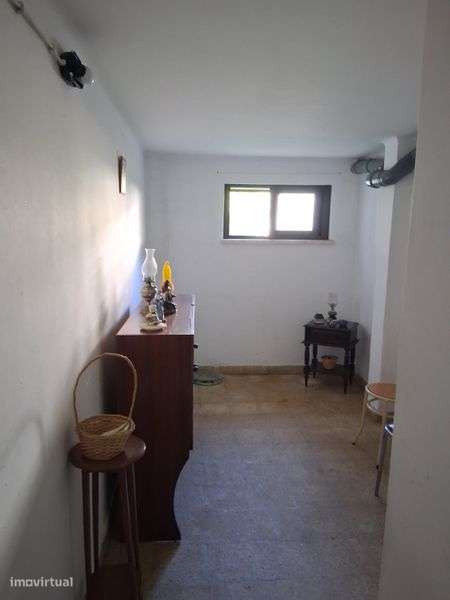 Garagem (2 divisões e casa de banho) - Grande imagem: 4/8