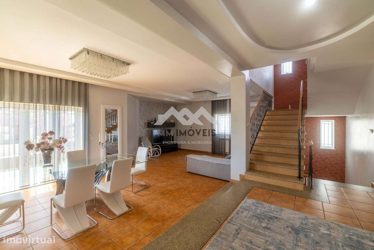 Moradia T4 | Piscina | Jardim | 4 frentes | Praia Fluvial-24