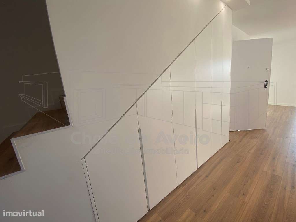 Apartamento T2 Duplex com garagem para 2 carros e terraço-6