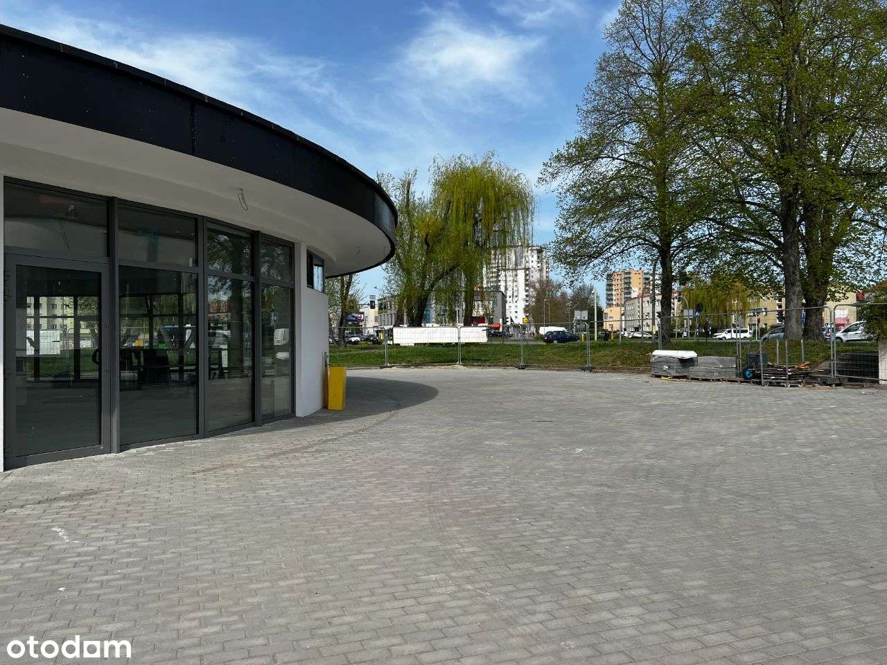 NOWY OBIEKT // handel - usługi - medycyna-6