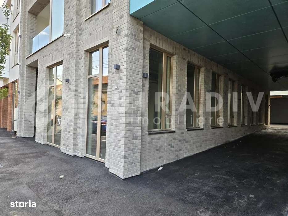 Spațiu comercial de închiriat | Versatil - Imagine principală: 1/2