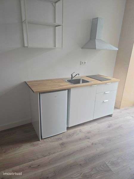 T0 novo a estrear  1 min da Praça da Sé e do Castelo AC - Grande imagem: 4/10