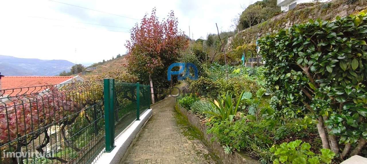 Moradia V3+1 em Anreade (Resende)-18