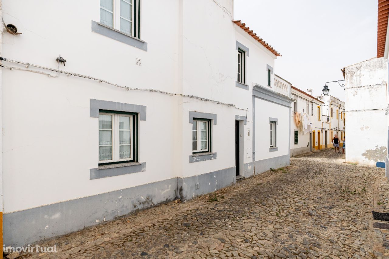 Casa com Quintal|Para Venda|Évora