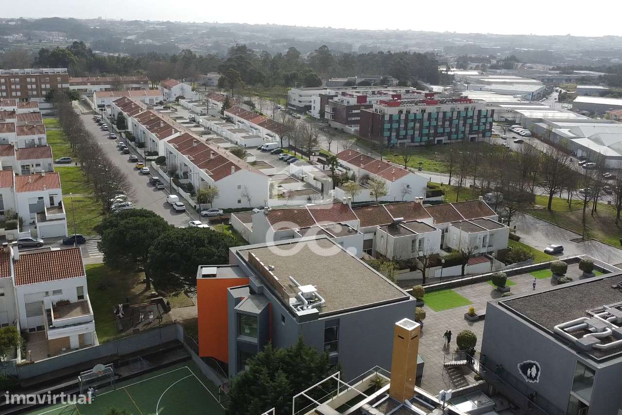 Apartamento T4 totalmente renovado com 160 m² no centro de Nogueira, M-14
