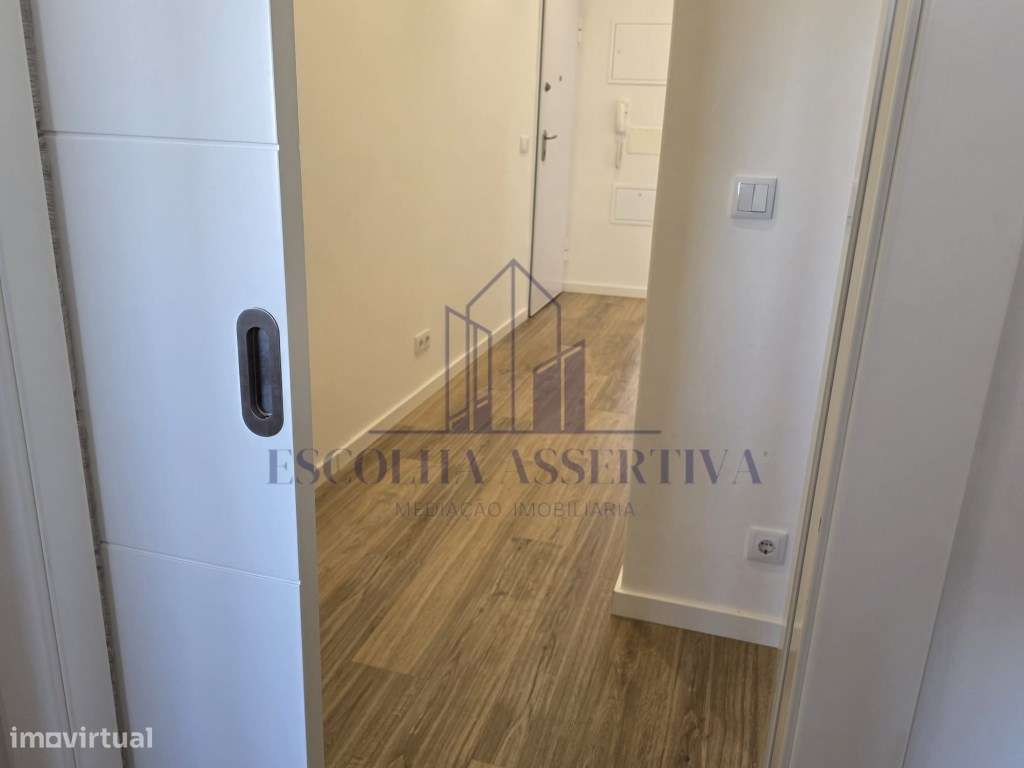 Apartamento T3 remodelado, com vista desafogada-22