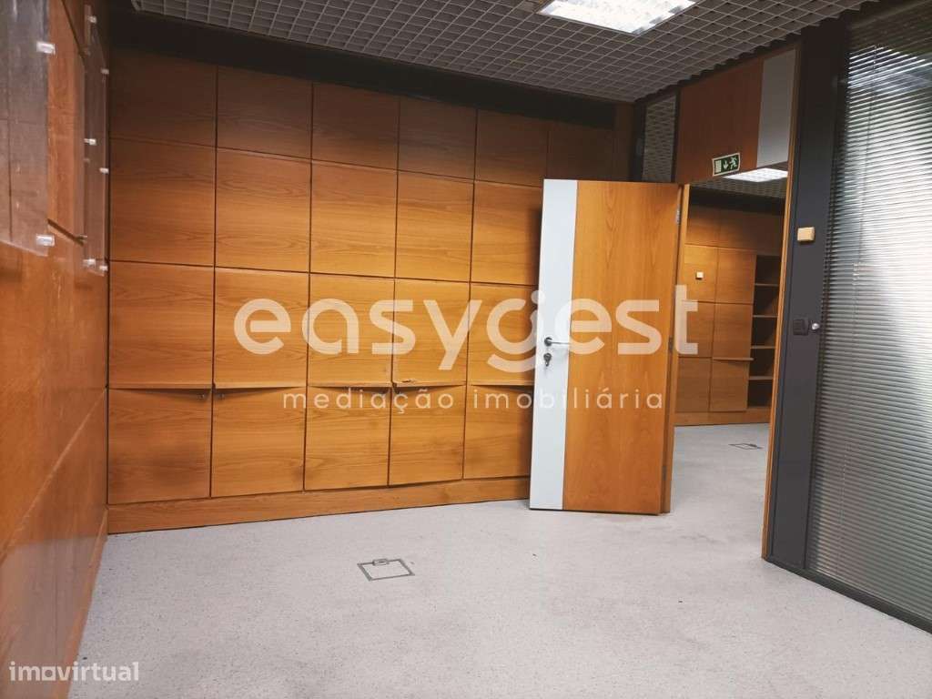 Estabelecimento comercial com 2 pisos no Centro de Águeda - Grande imagem: 3/31