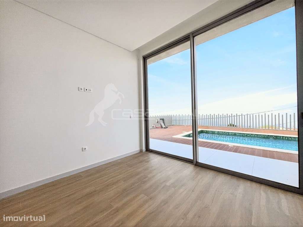 Moradia térrea com piscina, situada perto do campo de golfe.-18