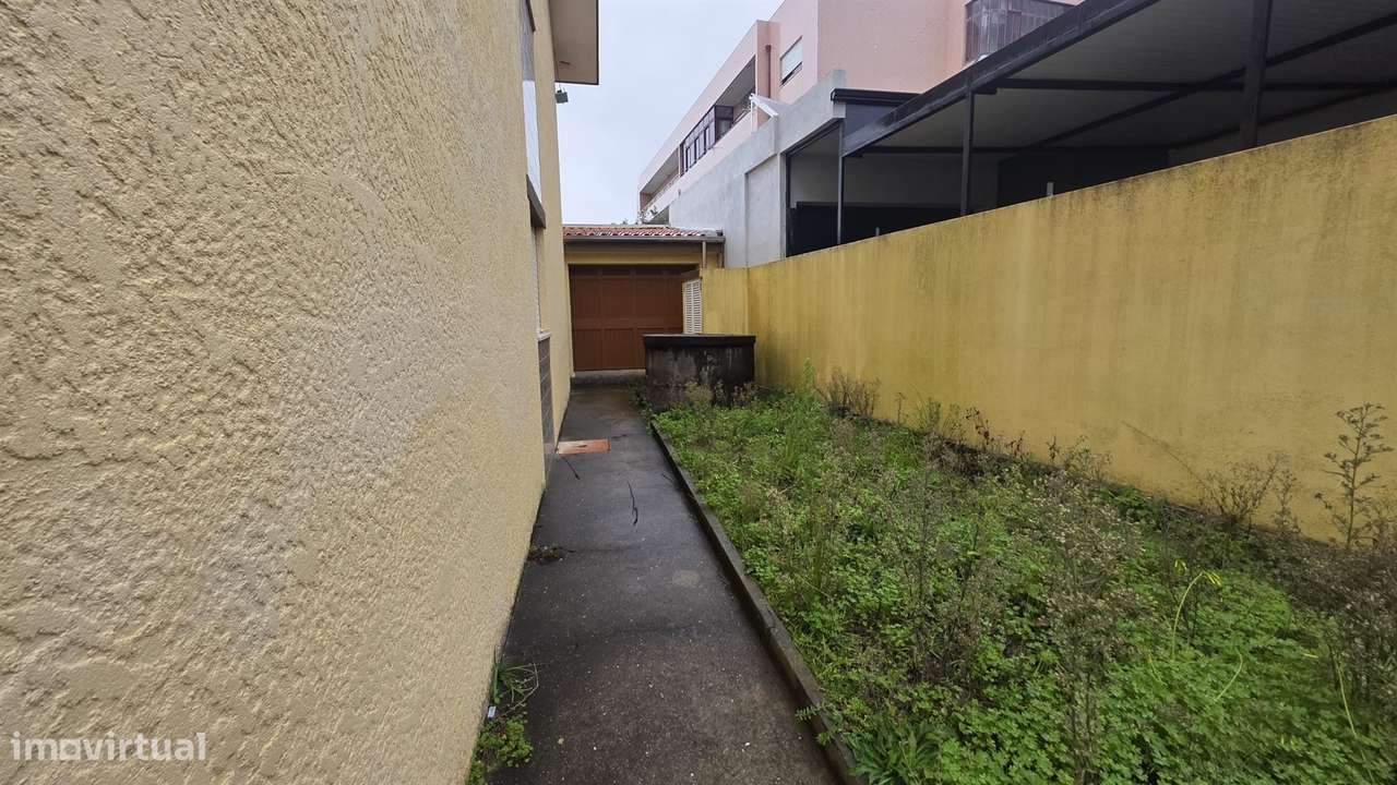 Moradia T3, de 4 frentes, em Arcozelo - Oportunidade Única!-8