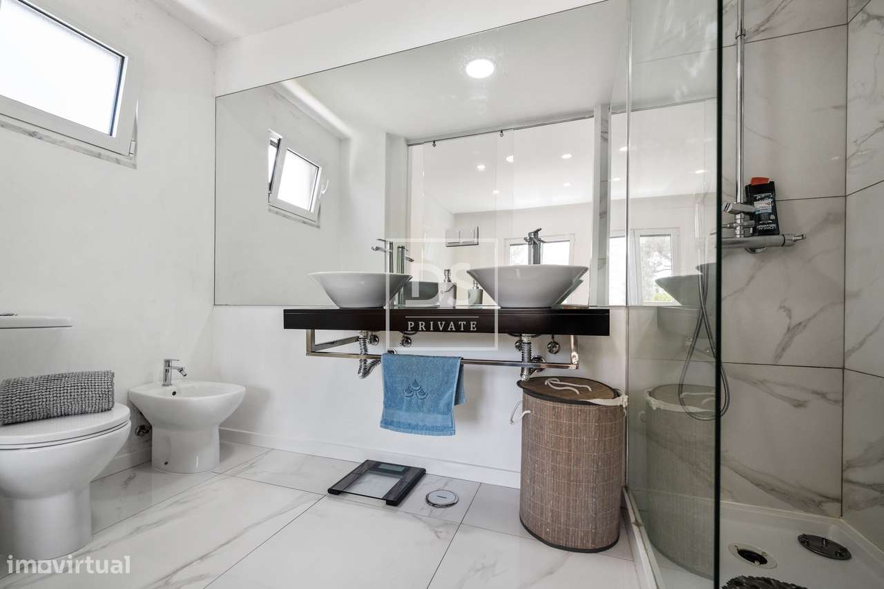 Andar de Moradia Bi-Familiar  T2+1 no Seixal – Conforto, Modernidade e-16