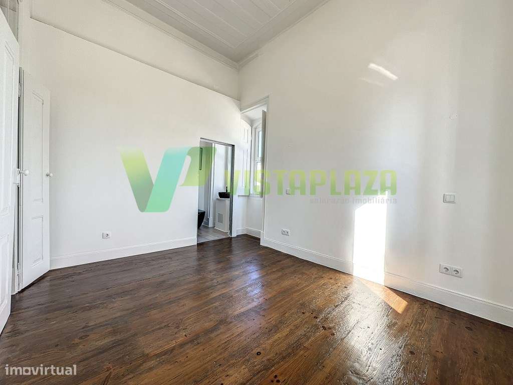 Moradia Geminada T2+2 Remodelada com Garagem, Espaço Exterior e Exc...-9