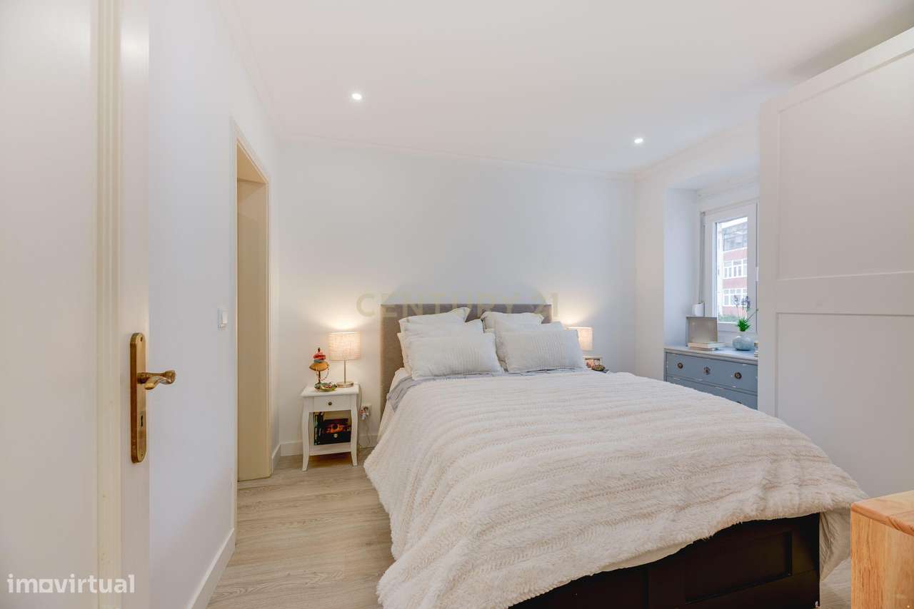 Apartamento T2 Renovado no Coração da Portela de Sintra-7