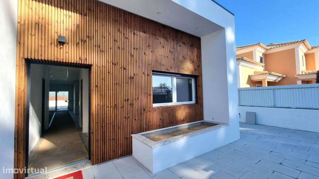 Moradia Térrea, com piscina – Azeitão-2