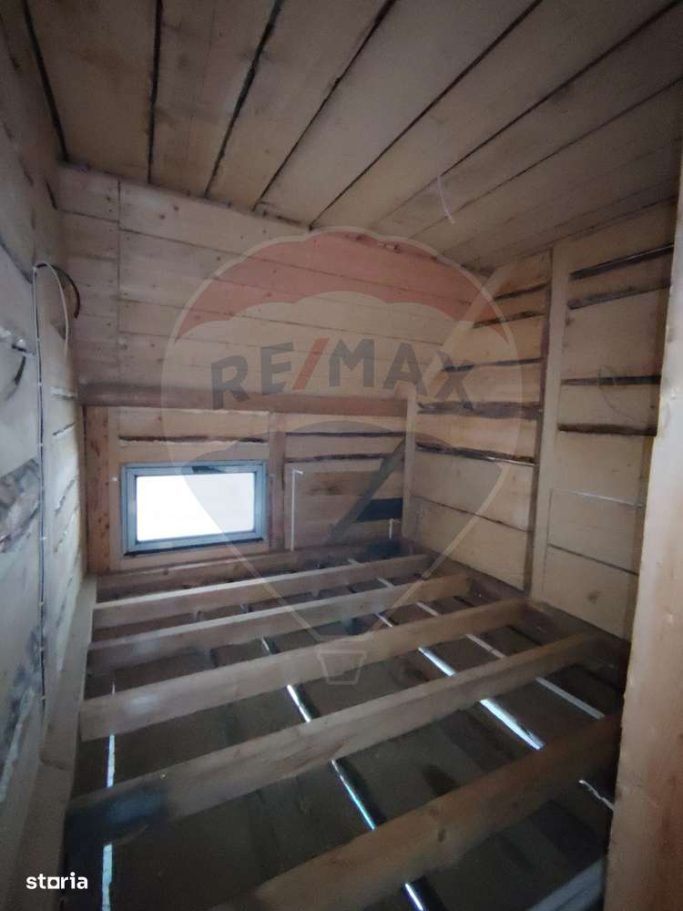 Casă / Vilă cu 8 camere de vânzare-8