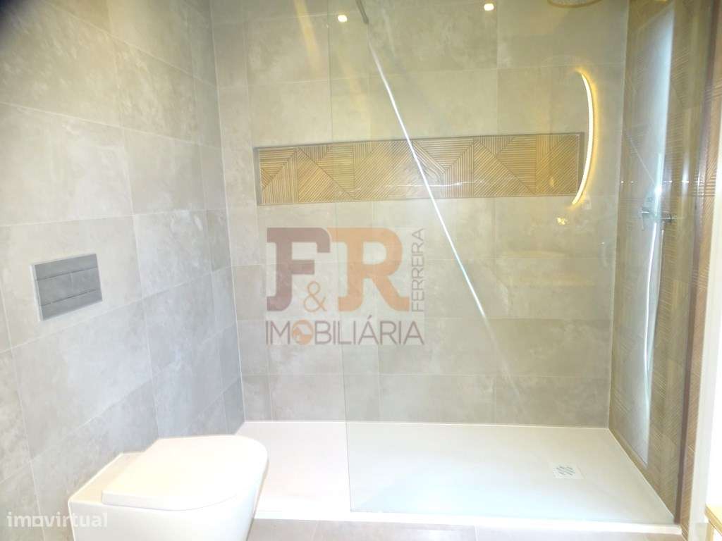 PRONTA!! Moradia Duplex T4 com Garagem, Quinta das laranjeiras Fern...-24