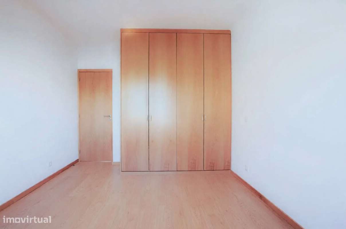 T2 Renovado Excelente Luminosidade, Varandas e Acabamentos Modernos-7