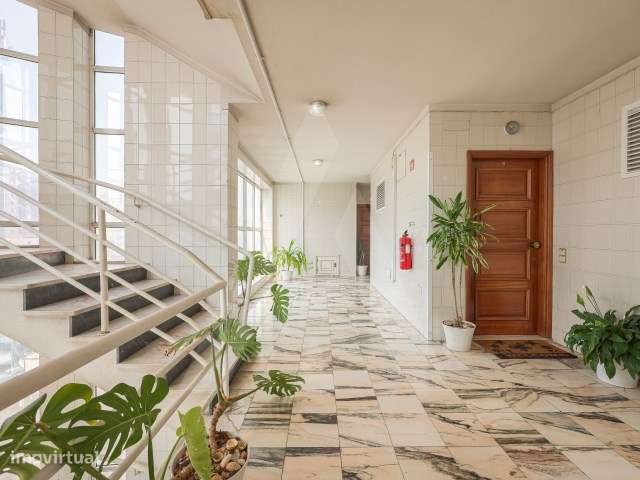 Apartamento T1+1 com arrumos e lugar de garagem em Mafamude!-28
