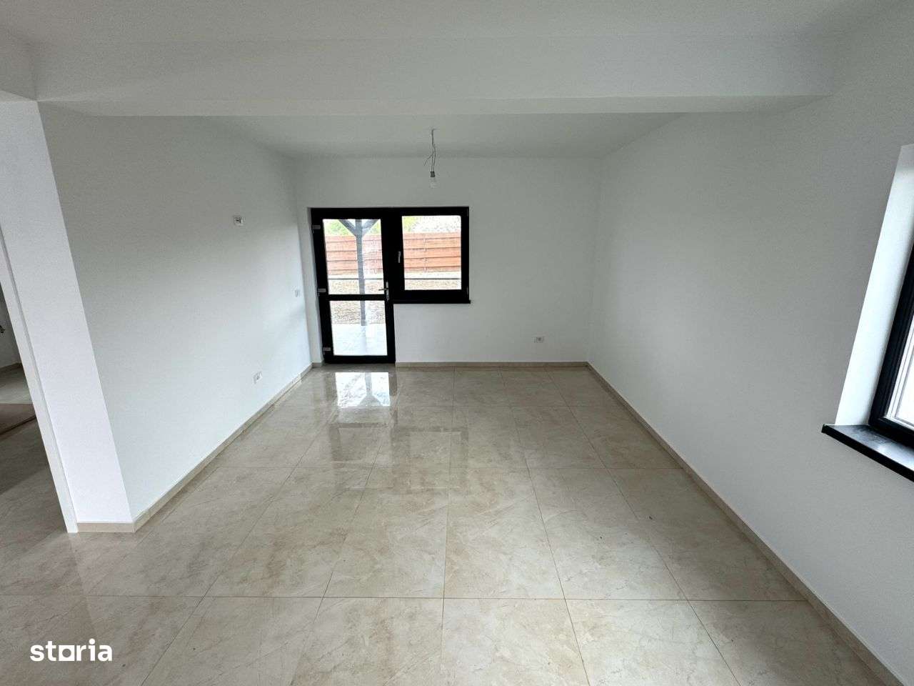 5 camere! Incalzire in pardoseala! Vila Valea Adanca (Miroslava) - Imagine principală: 3/8