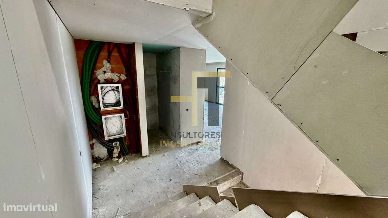 Moradia T3 | Suíte | Logradouro exterior | Varandas | Folgosa – Mai-36