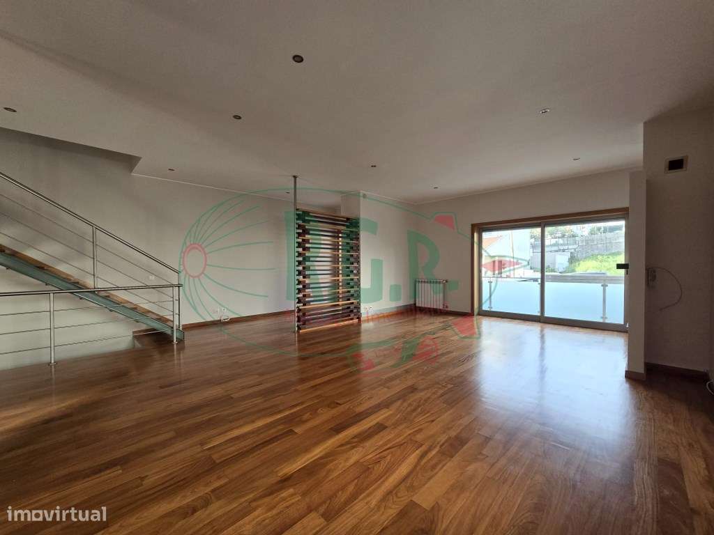 Moradia T4 | 3 Frentes | Sótão | Entrada IC29/A43 - Grande imagem: 5/51