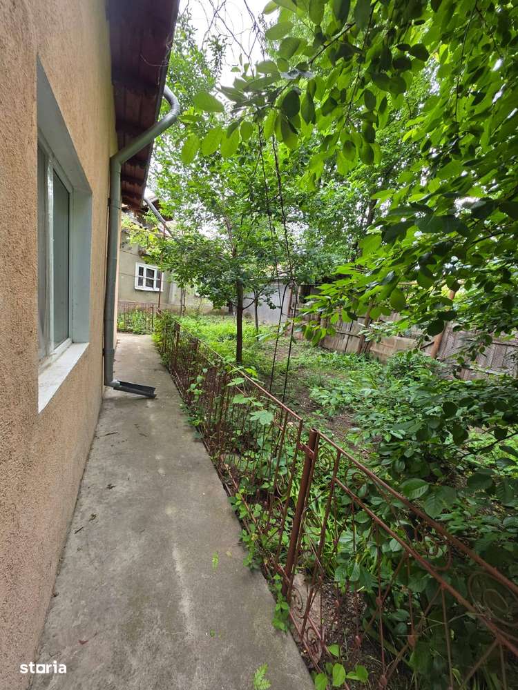 De vanzare casa din caramida, in Roman, 99000 euro - Imagine principală: 2/17