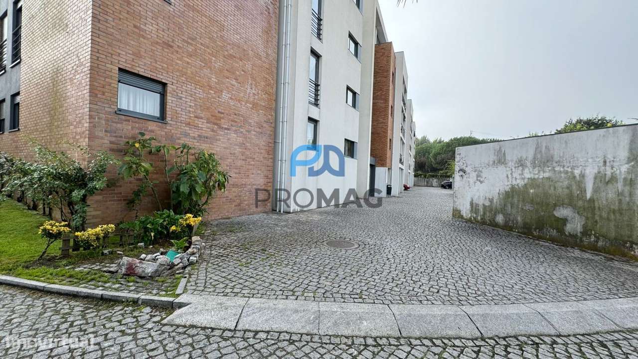 Apartamento T2 Mobilado com garagem junto Hospital de São João - Grande imagem: 4/24