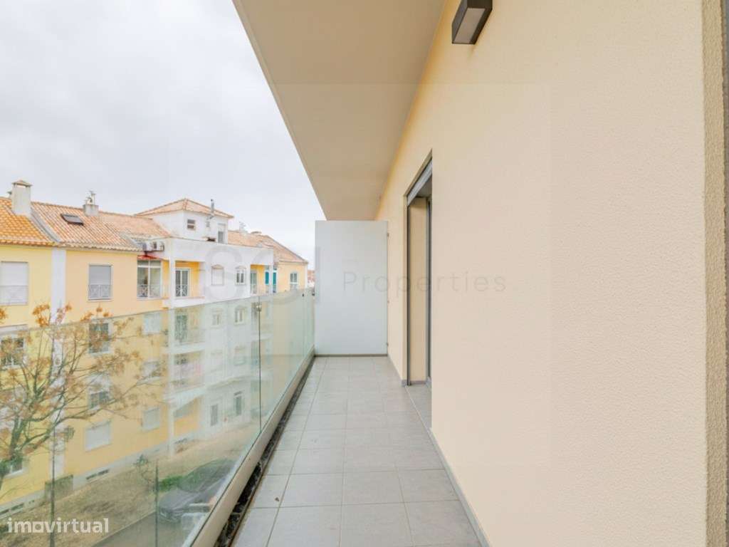 Apartamento T2 Garagem e Arrecadação Sobreda-7