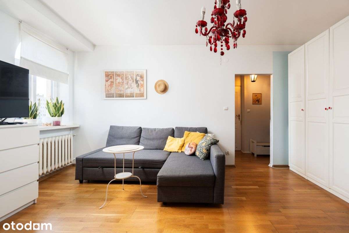 Przestronna kawalerka przy Placu Konesera-5