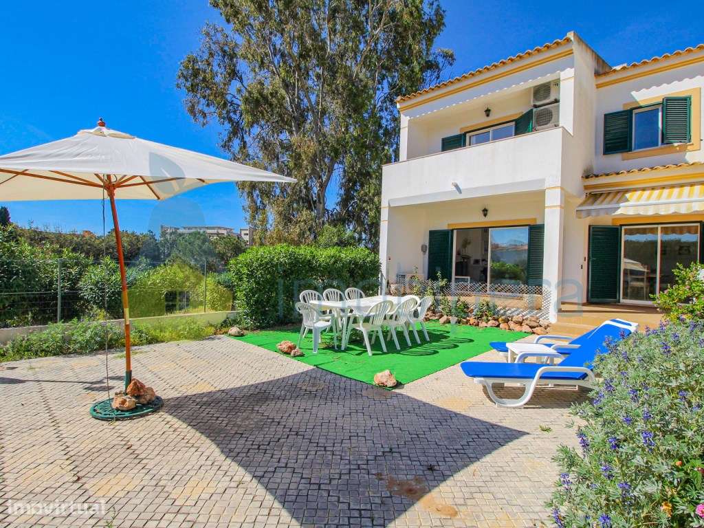 Moradia V3+1 em condomínio fechado , Albufeira ACEITA-SE PERMUTAS - Grande imagem: 2/27